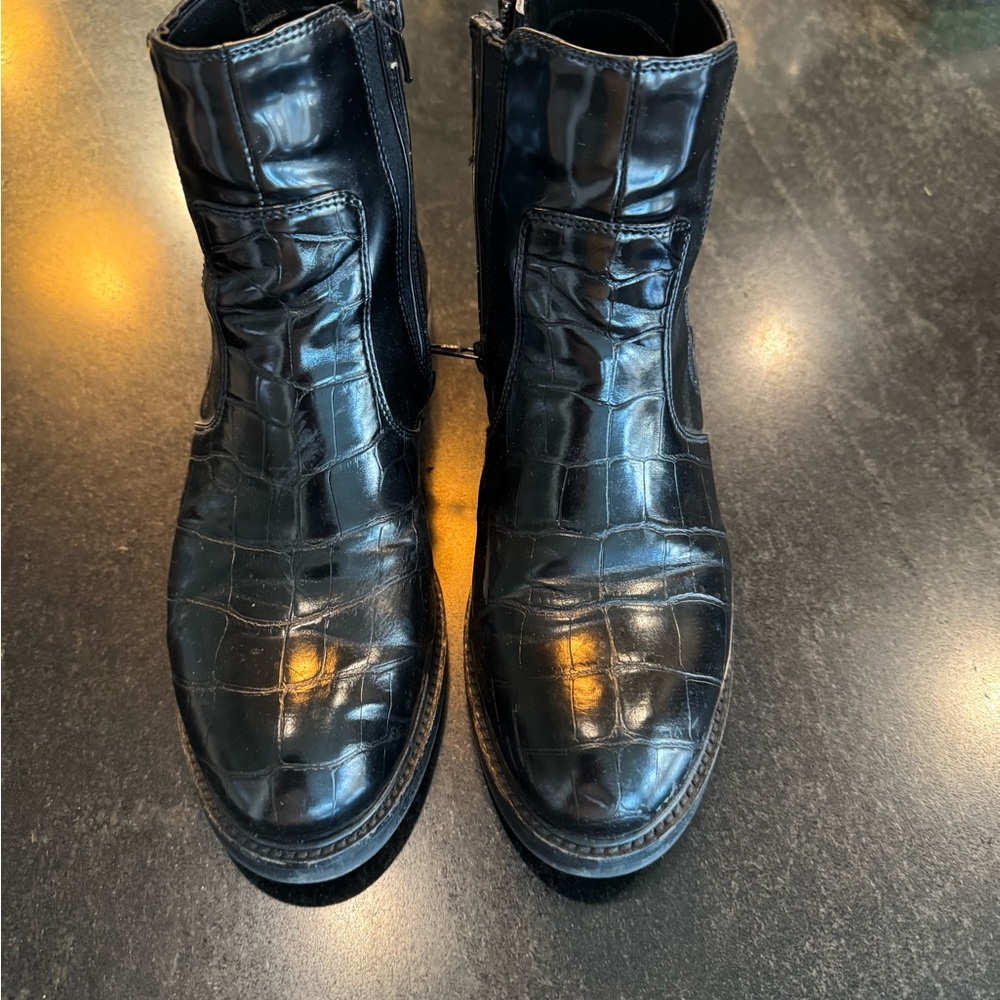 Black Crocodile Pattern Men's Boots